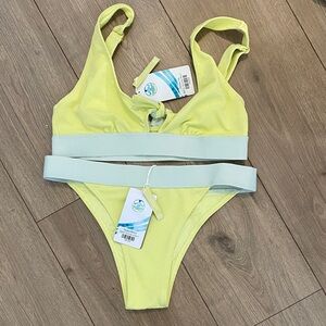 Levitate Bikini NWT Set Light Yellow and Blue Trestles Top and Bottom Size Large